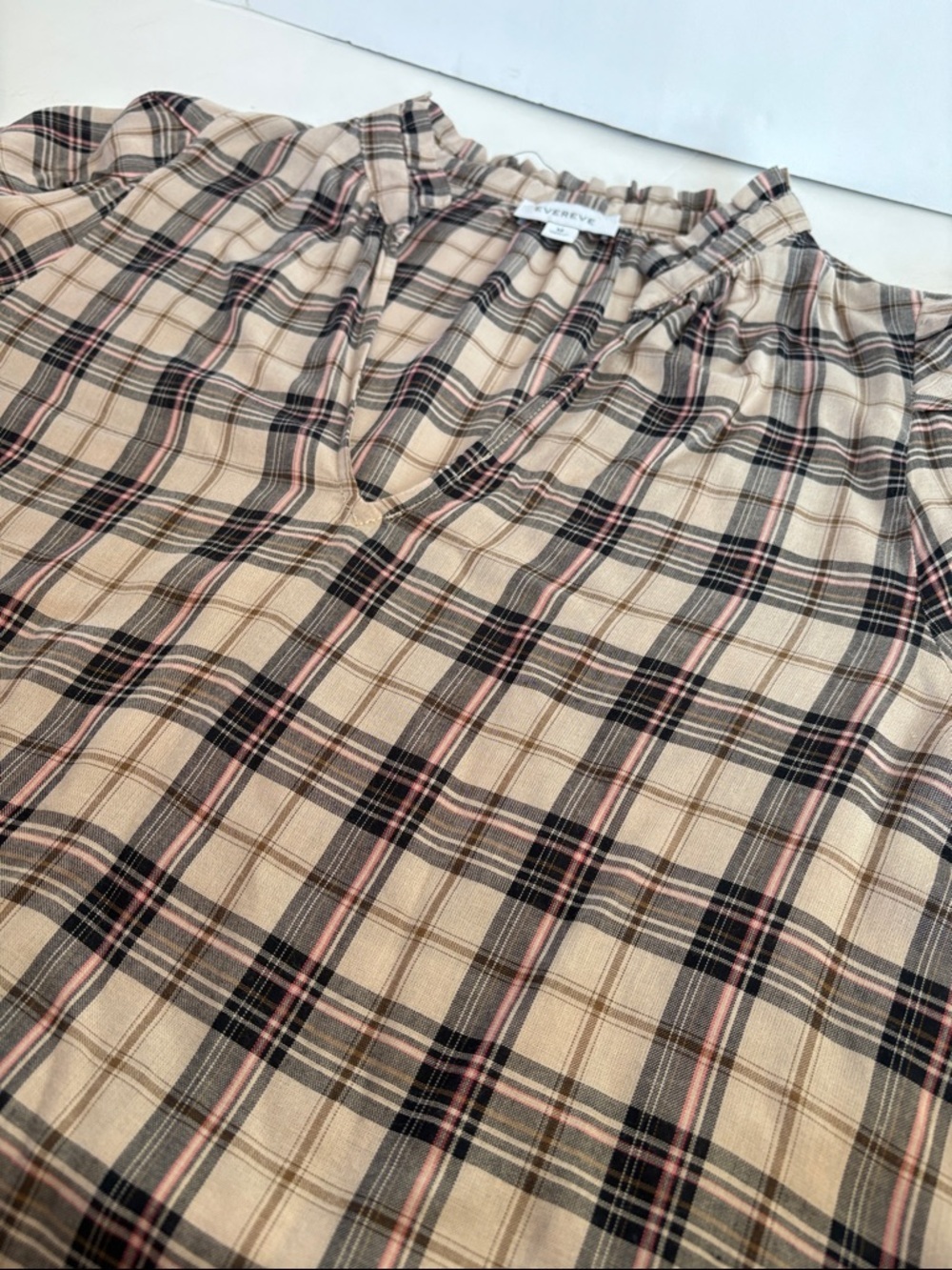 Evereve plaid tan black gold puff shoulder ruffle collar vneck blouse rayon - Picture 15 of 16